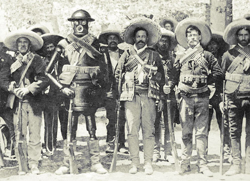 Boilerplate en una foto de archivo junto a Pancho Villa