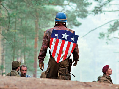 Steve Rogers / Capitán América con el escudo clásico