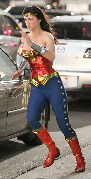 Adrianne Palicki como Wonder Woman en la nueva serie de televisión