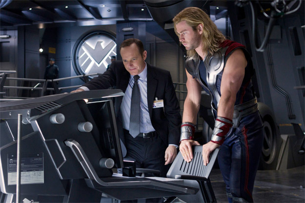 Nueva imagen en alta resolución del Agente Coulson y Thor en Los Vengadores