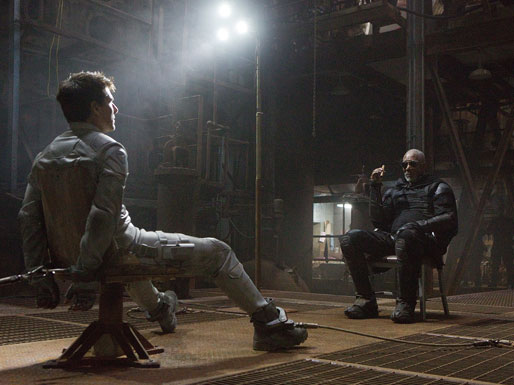 Tom Cruise y Morgan Freeman en Oblivion