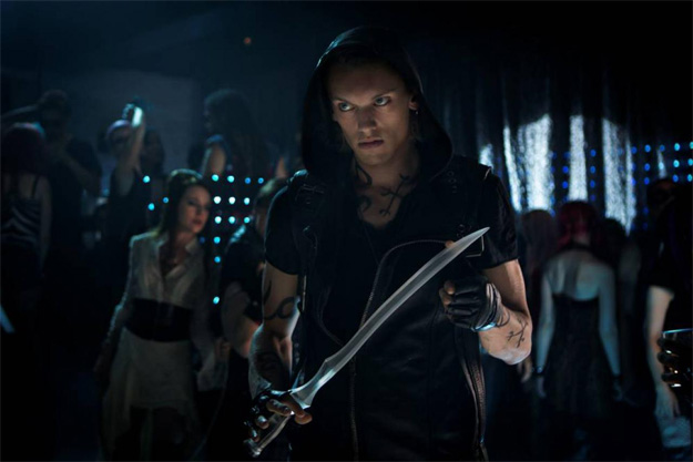 Una nueva imagen de Cazadores de Sombras: ciudad de huesos con Jamie Campbell Bower como Jace
