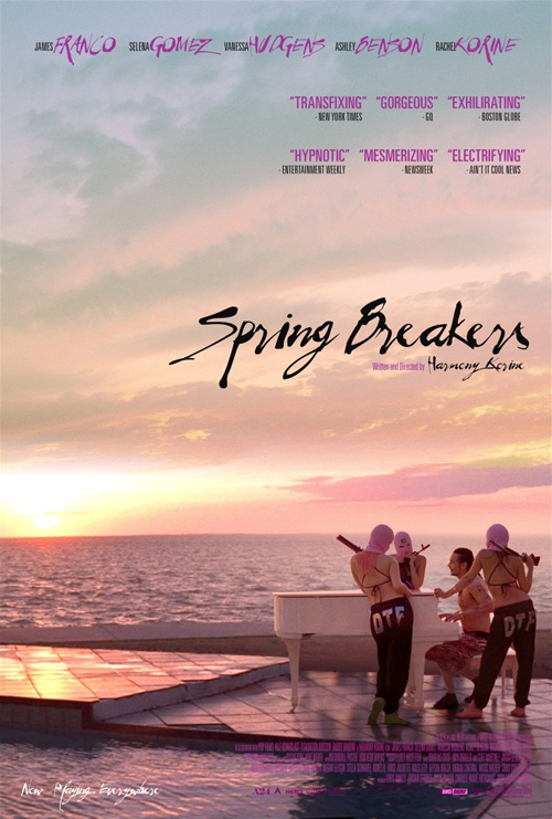Fabuloso cartel de Spring Breakers en uno de los momentos más geniales del film
