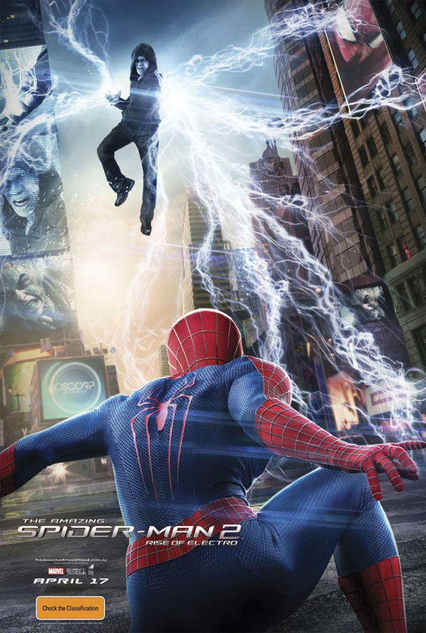 Electro casi a ras de suelo y atacando a Spider-Man