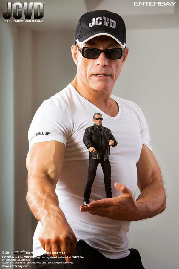Jean-Claude Van Damme con su homónimo en miniatura