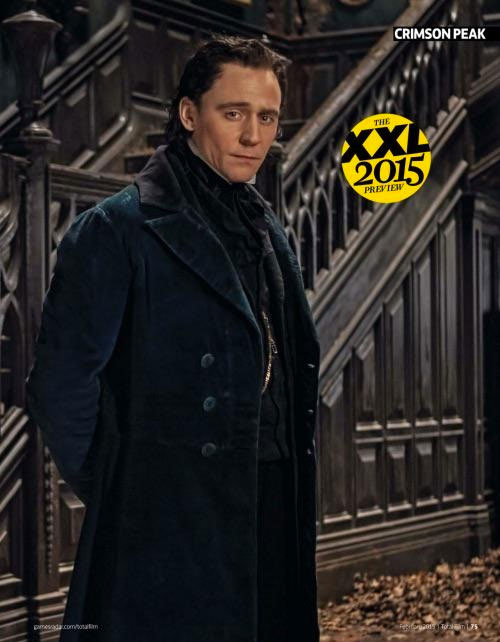 Otra vez Hiddleston posando con traje de época