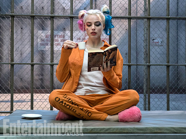 Harley Quinn dándose a la lectura
