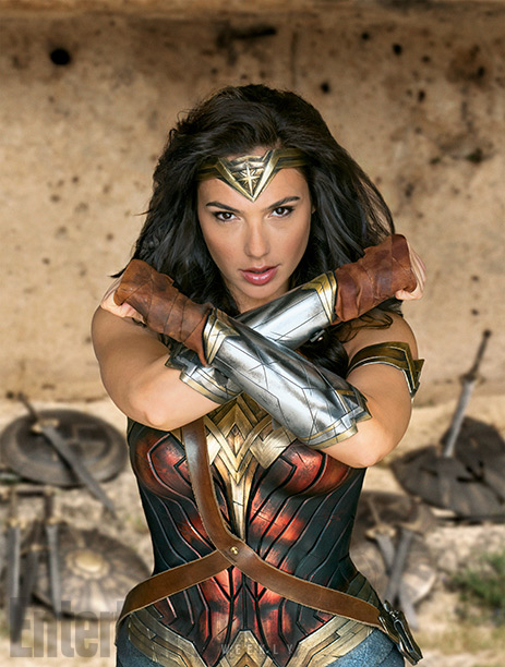 La clásica pose de Wonder Woman... más posada imposible 