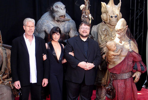 Ron Perlman, Selma Blair, Guillermo del Toro y unas cuantos amigos en la premiere de Hellboy II: El Ejército Dorado