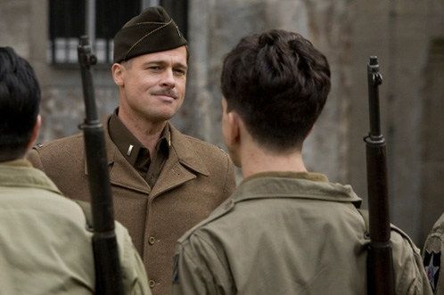Brad Pitt como el Teniente Aldo Raine... importante la marca de la soga